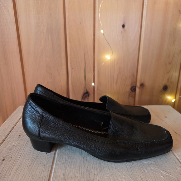 Vintage Liz Claiborne Leather Loafers - Picture 3 of 4
